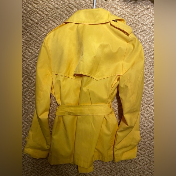 LAUREN BY RALPH LAUREN RAINCOAT. Size PETITE MEDIUM. Condition LIKE NEW! - Picture 3 of 4